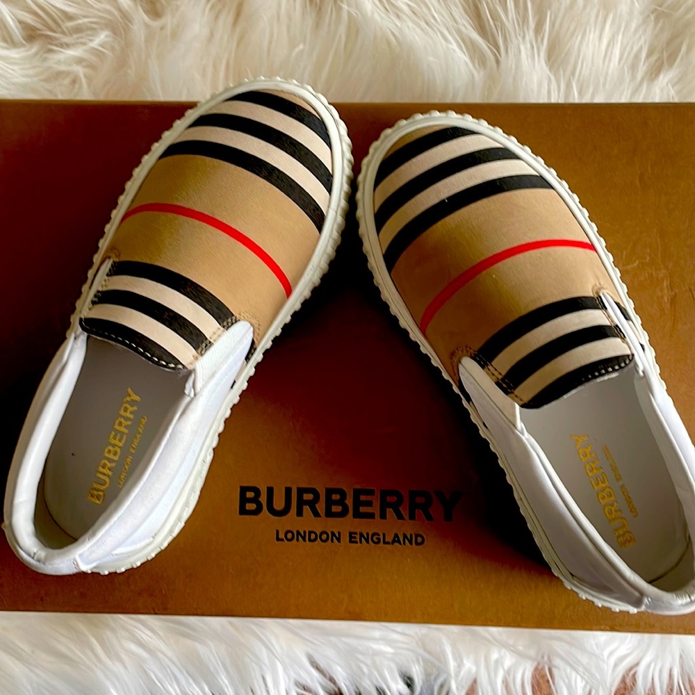 Kids burberry shoes size 11.5 toddlers